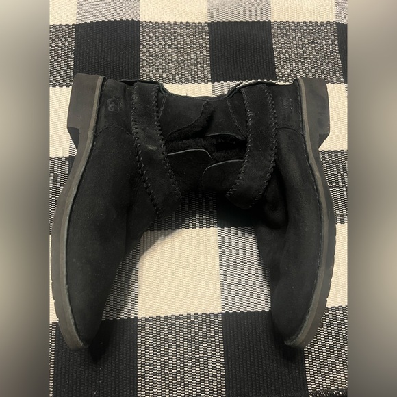 UGG McKay Women's Boots 10 Black Suede Sheepskin Pull-on Ankle Booties 1012358 - Picture 4 of 7